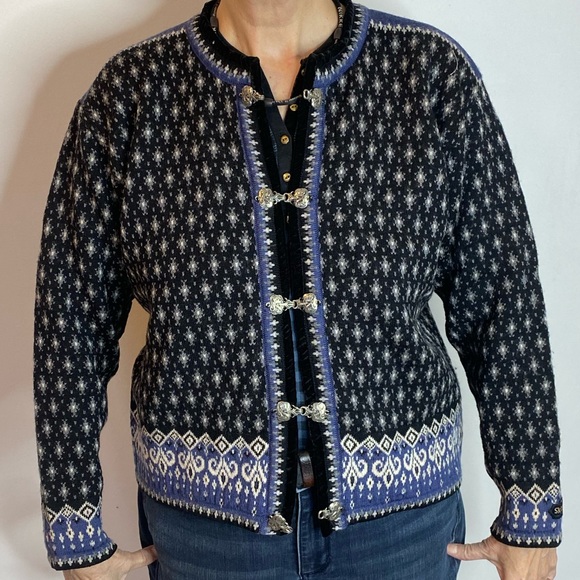 Skjaeveland Wool Sweater Ornate Front Closure - Picture 4 of 4